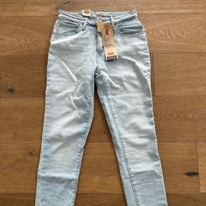 Levi’s High Rise Skinny size 27